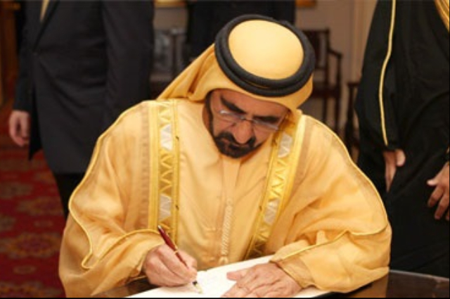 محمد بن راشد يشهد سباق جائزة رئيس الدولة للخيول العربية في نيوماركت 