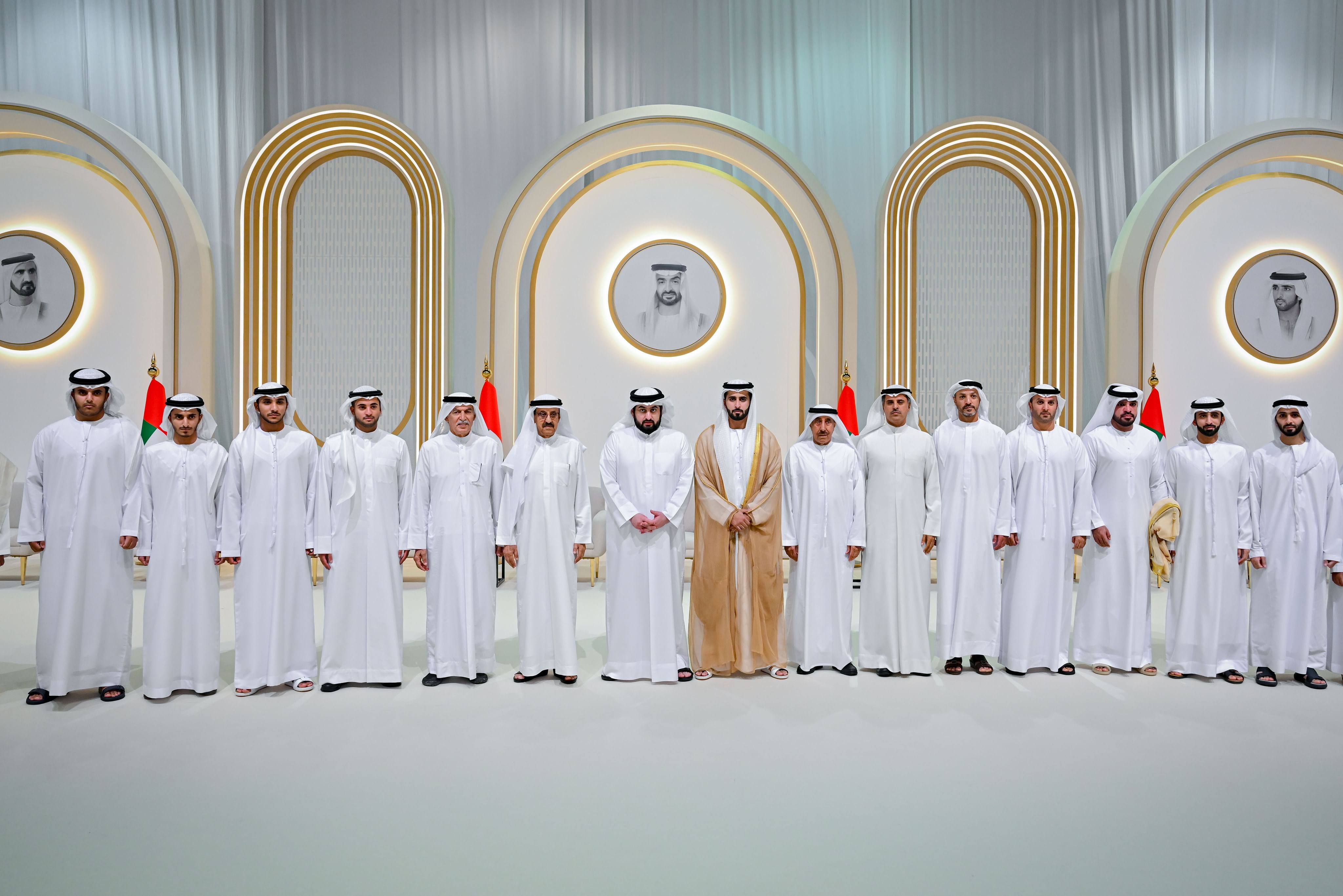 أحمد بن محمد بن راشد يحضر أفراح الكندي والغرير