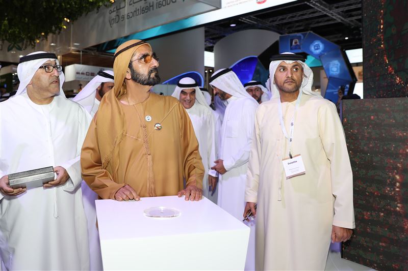 محمد بن راشد يزور معرض الصحة العربي