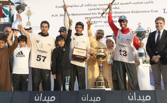 محمد بن راشد يتوج الفارس حميد المزروعي من اسطبلات إم 7 بطلا لكأس سموه للقدرة