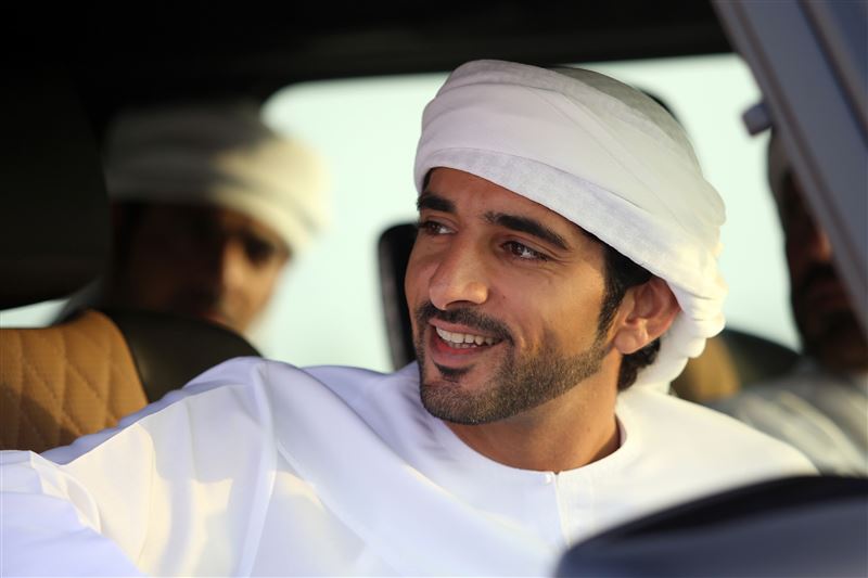 حمدان بن محمد يشهد سباقات اللقايا بالمرموم