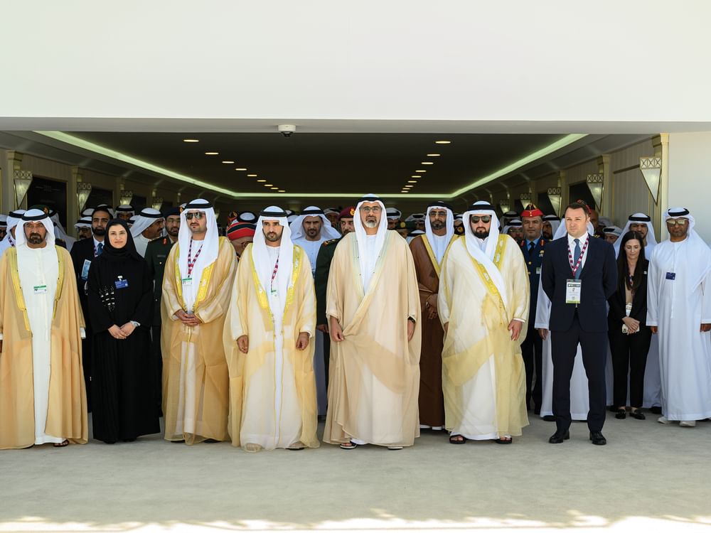 خالد بن محمد بن زايد و حمدان بن محمد يستقبلان الوفود المشاركة بمعرض دبي للطيران 2023 بحضور مكتوم بن محمد