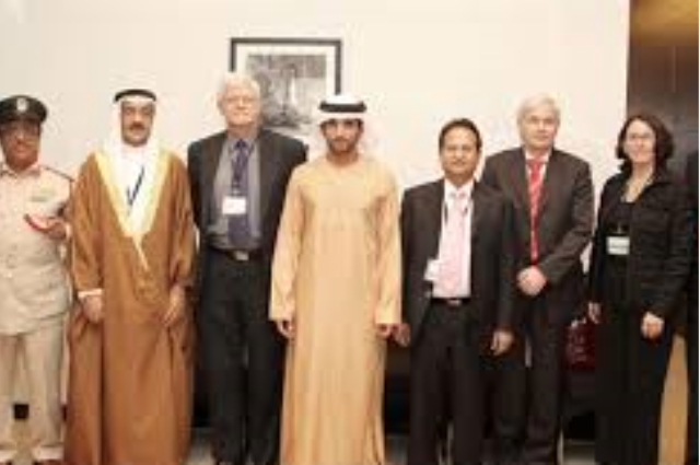 حمدان بن راشد يستقبل خريجات "برنامج التعددية الثقافية " من معهد آل مكتوم في اسكتلندا