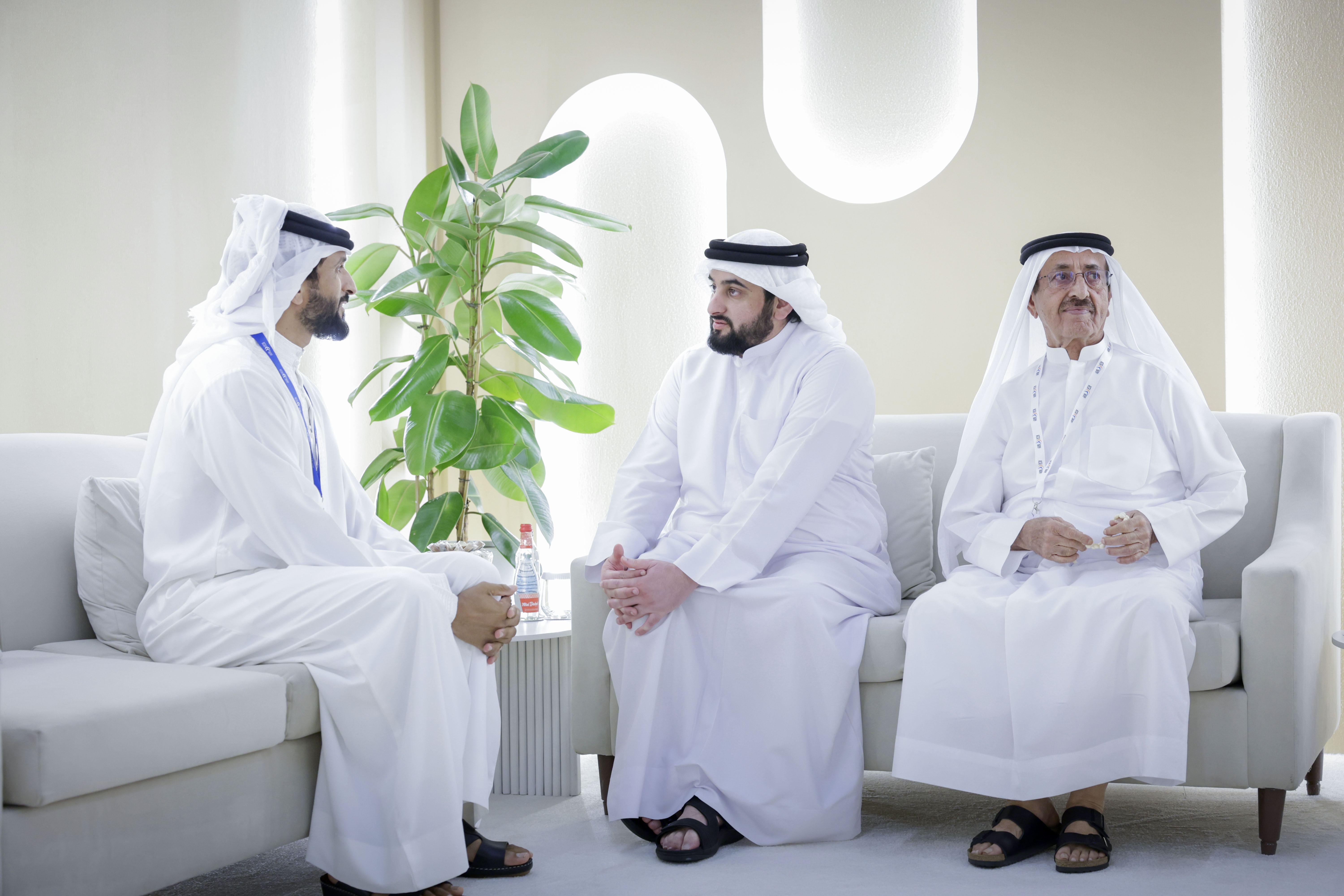 أحمد بن محمد يلتقي ناصر بن حمد .. ويبحثان سبل تعزيز التعاون في دعم وتمكين الشباب في مجال الإعلام