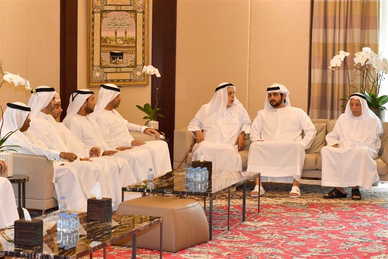 مكتوم بن محمد يقدم واجب العزاء بوفاة حرم عبدالله الغرير