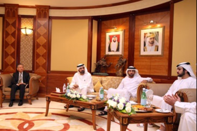 محمد بن راشد يزور سلطان بن عبد العزيز في استراحة غنتوت 