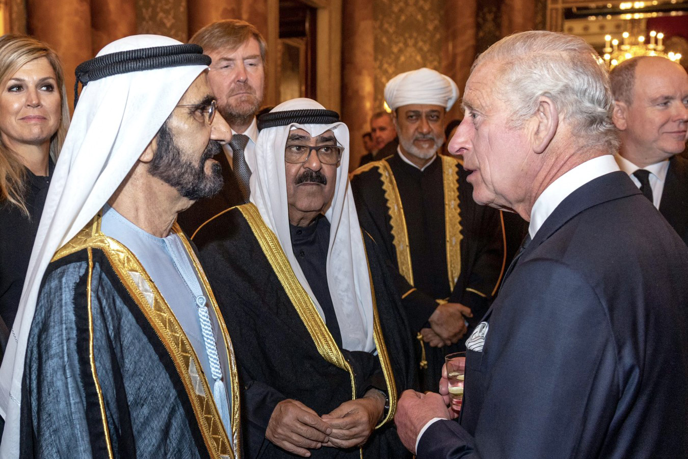 محمد بن راشد يلتقي الملك تشارلز الثالث في قصر باكنغهام بلندن