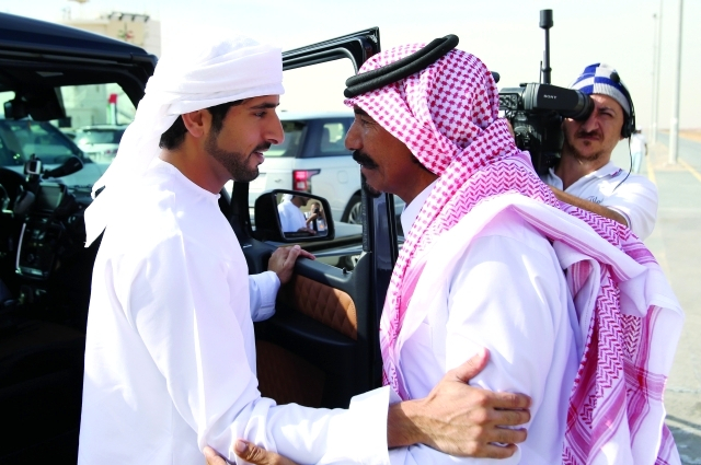 محمد بن راشد يلتقي الرئيس الباكستاني