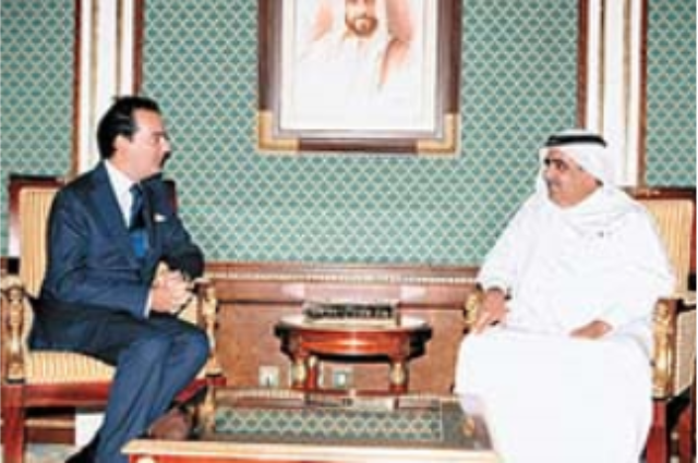 محمد بن راشد يستجيب لدعوة موظفة بحضور حفل الرجال الخاص بزفافها