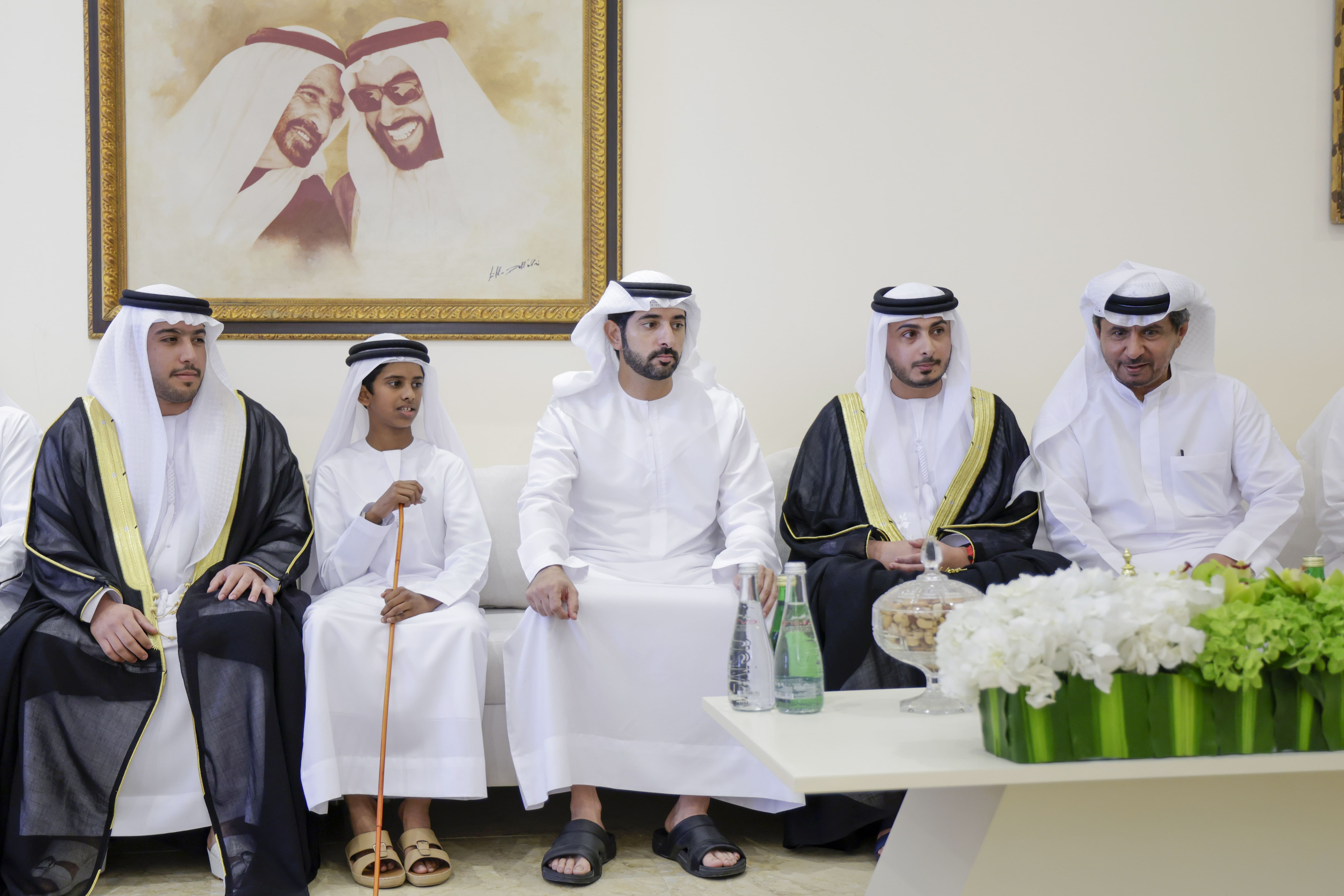 حمدان بن محمد يحضر أفراح العامري والكتبي