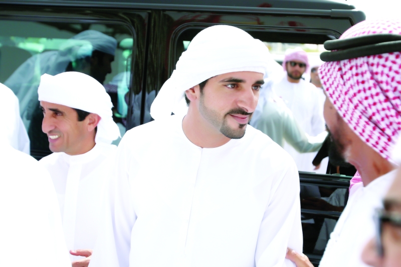 حمدان بن محمد يشهد كأس مكتوم بن راشد للهجن في المرموم