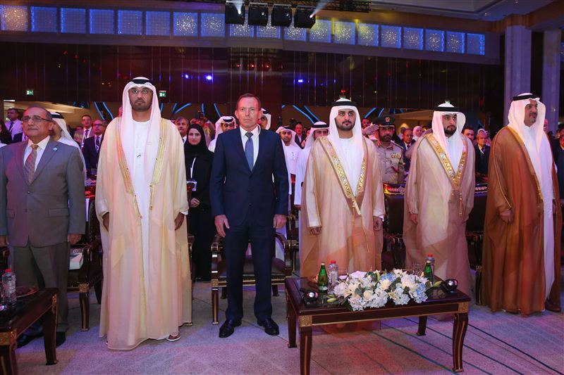 مكتوم بن محمد يشهد افتتاح أعمال "قمة المعرفة 2016"
