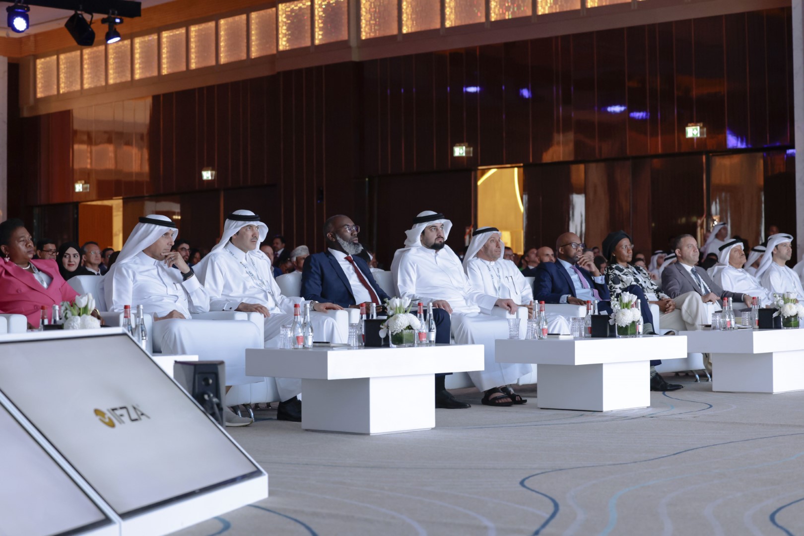 برعاية محمد بن راشد .. أحمد بن محمد يشهد افتتاح الدورة التاسعة للمؤتمر والمعرض العالمي للمناطق الحرة