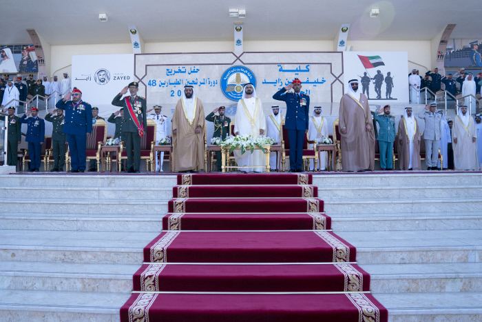 محمد بن راشد يرعى حفل تخريج الدفعة الـ 48 من كلية خليفة بن زايد الجوية