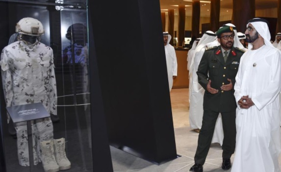 محمد بن راشد يزور معرض "حُمَاة الوطن" في متحف الاتحاد