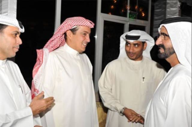 محمد بن راشد يلتقي ملكة بريطانيا على هامش سباق الديربي الانجليزي