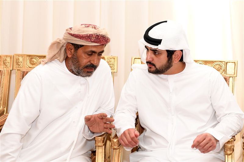 مكتوم بن محمد يعزي في وفاة سالم خليفة الكتبي