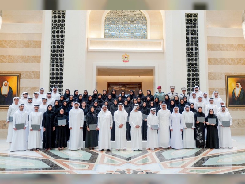 محمد بن راشد يكرم منتسبي برنامج شباب الإمارات