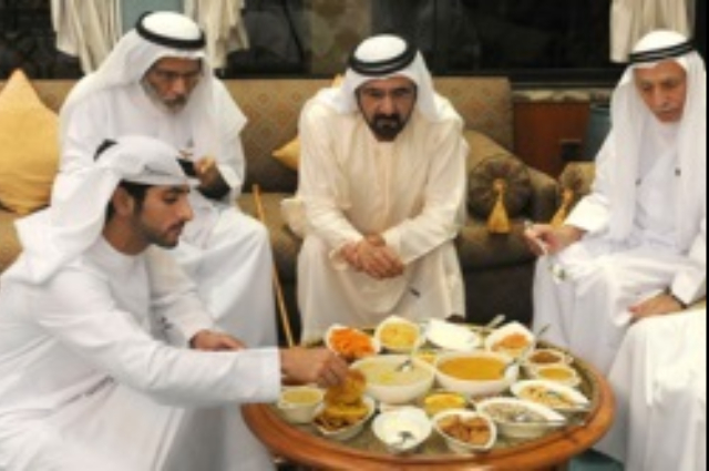 حمدان بن محمد يلتقي مع فريق عمل "مركز محمد بن راشد للفضاء"