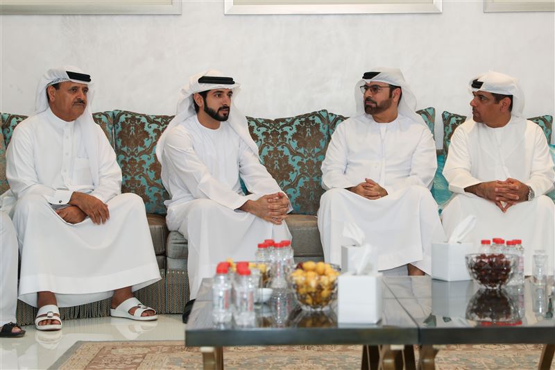 حمدان بن محمد يقدم واجب العزاء بوفاة خالد محمد القرقاوي