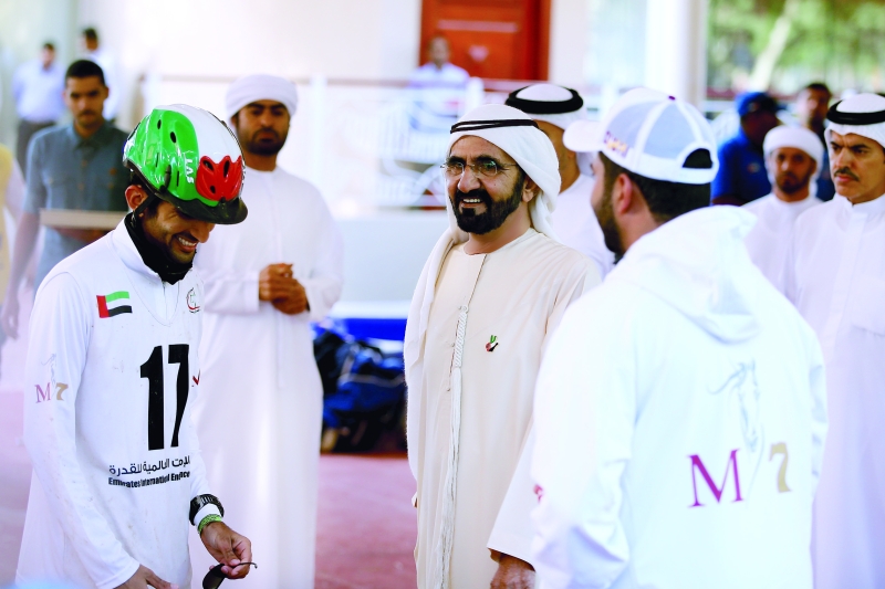 محمد بن راشد يشهد سباق الظفرة للقدرة 