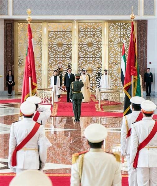 محمد بن راشد ومحمد بن زايد في مقدمة مستقبلي الرئيس الصيني