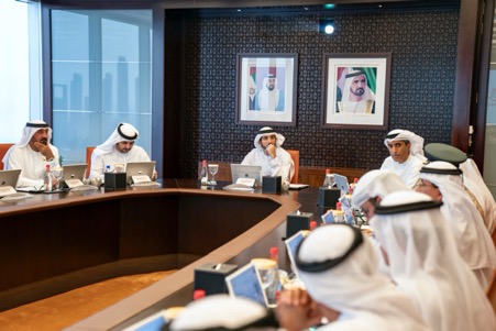 حمدان بن محمد يعتمد قراراً بإلغاء رسوم خدمات حكومية