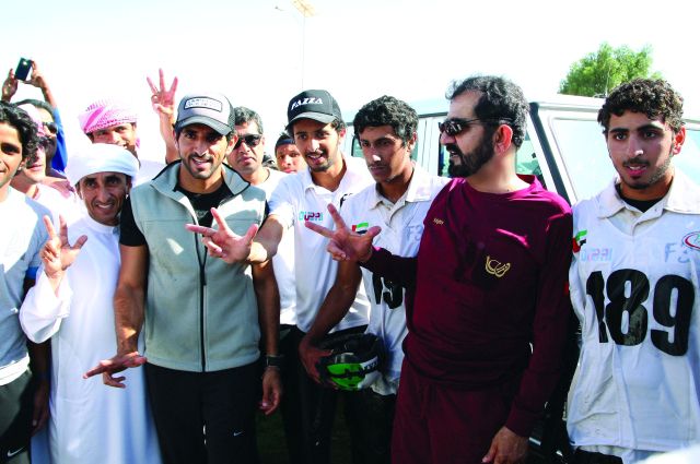 محمد بن راشد يحضر مأدبة غداء أقامها حاكم عجمان تكريما لسموه