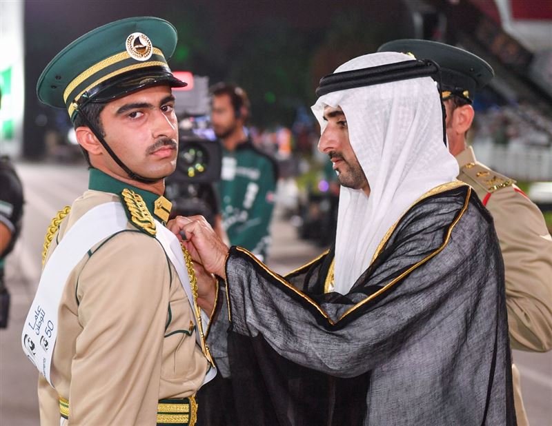 حمدان بن محمد شهد تخريج دفعة من المرشّحين الضباط في أكاديميــة شرطة دبـــي وكرّم 9 متفوقين