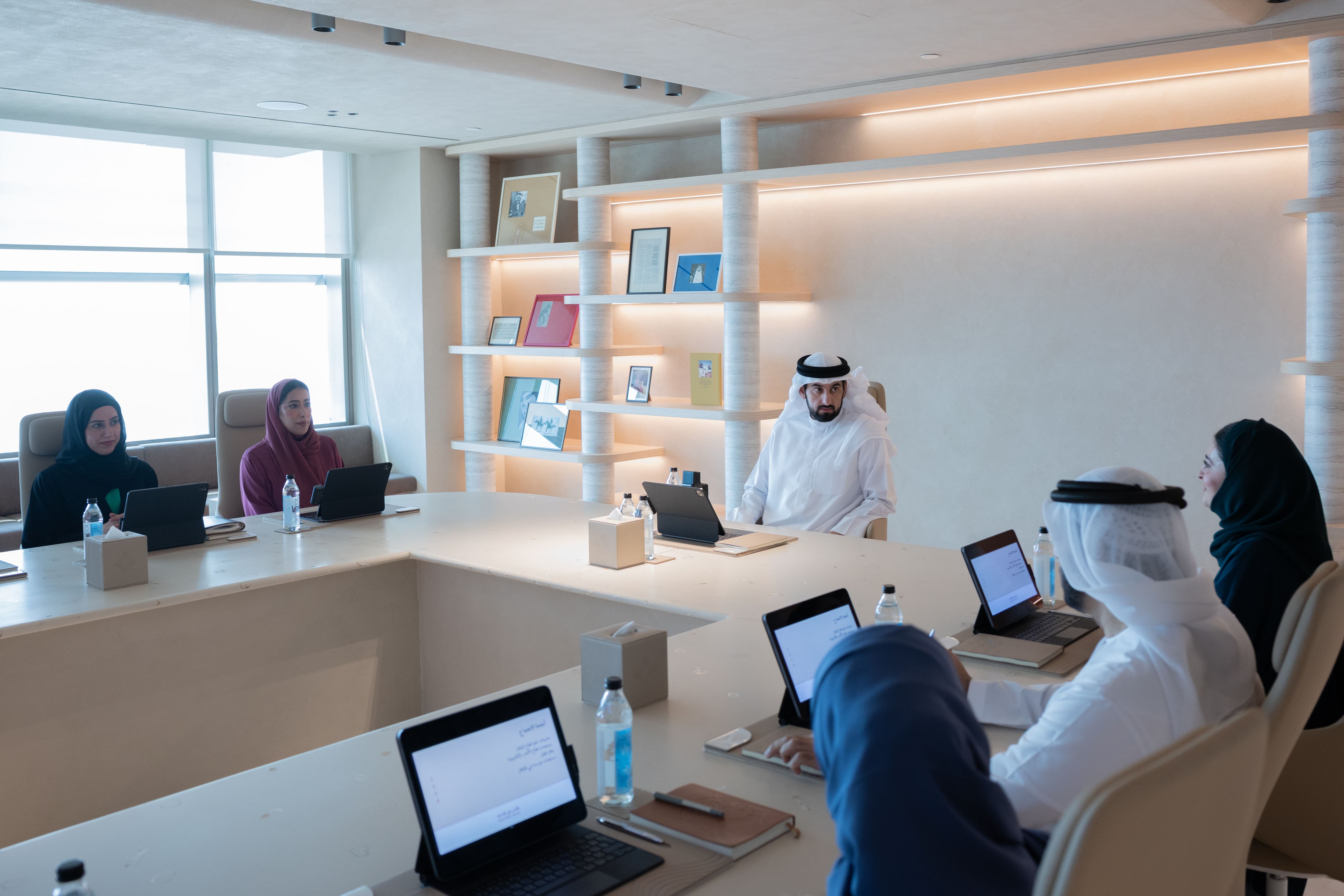 Ahmed bin Mohammed chairs Dubai Media Council meeting, approves launch of business media platform