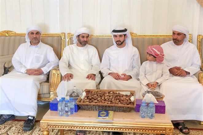 حمدان بن محمد يقدم واجب العزاء في وفاة ظاهر جمعة المهيري