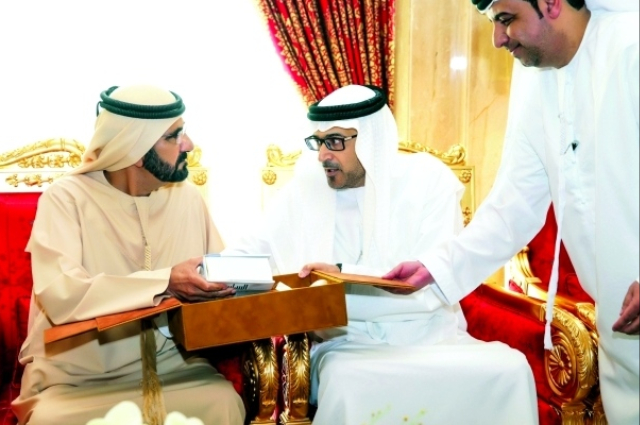 محمد بن راشد يستقبل وزيرالدفاع البريطاني