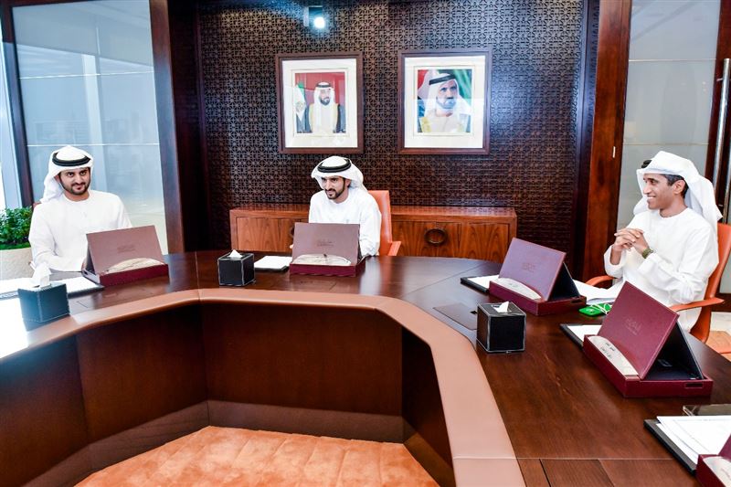 ولي عهد دبي يترأس اجتماع المجلس التنفيذي ويعتمد تخفيض و إلغاء حزمة من الرسوم الحكومية 