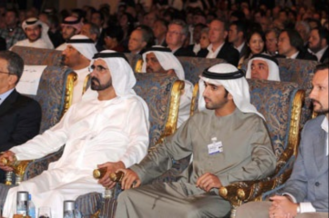 حمدان بن راشد يحضر أفراح القاسم والرفاعي