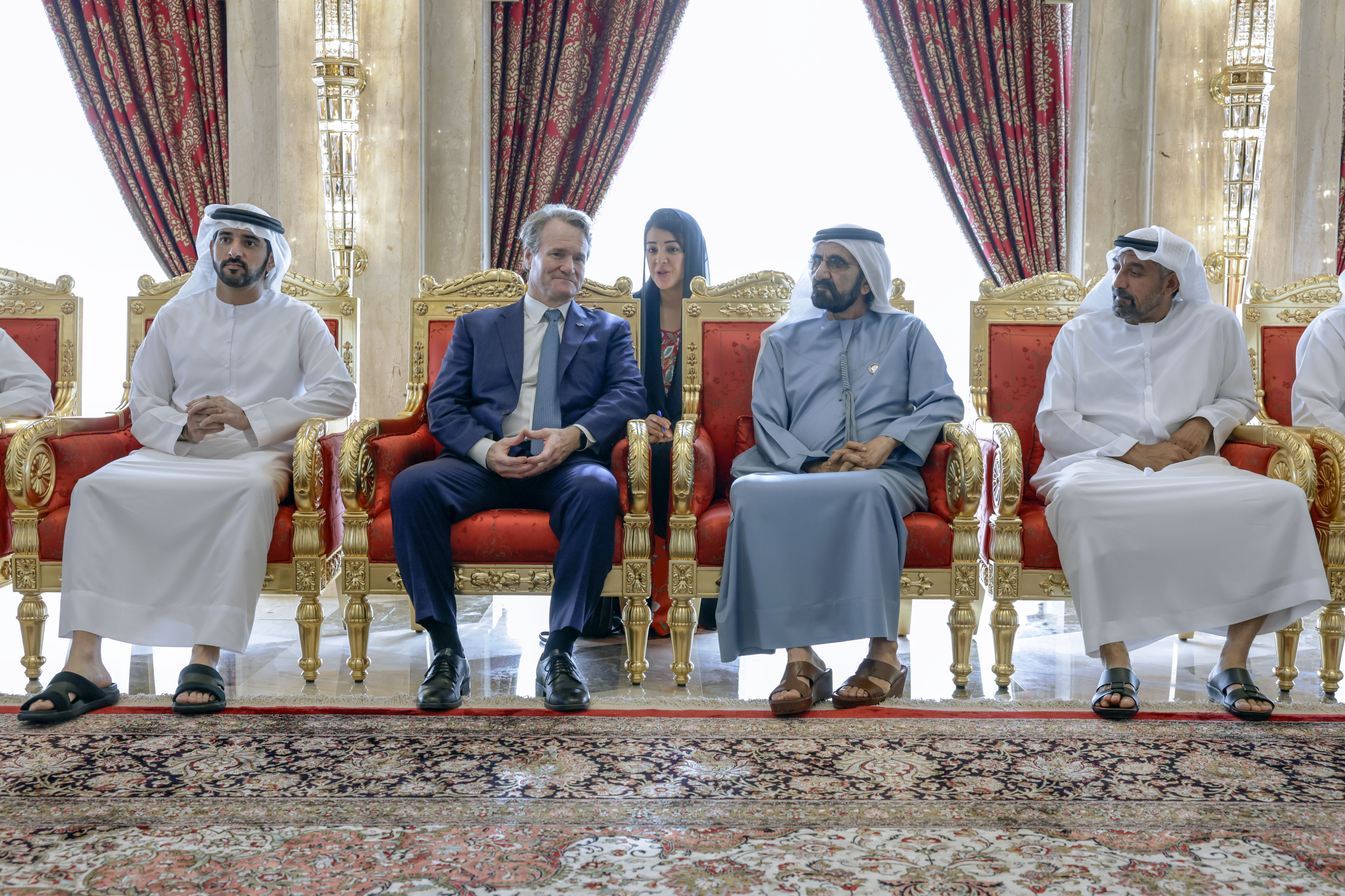 محمد بن راشد يلتقي رئيس مجلس إدارة بنك أوف أمريكا