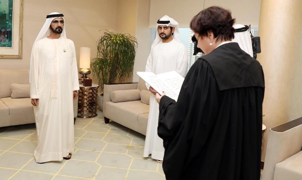 قاضية في محكمة إستئناف "دبي المالي" تؤدي اليمين القانونية  أمام محمد بن راشد 