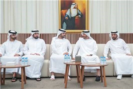 محمد بن زايد يتقبل تعازي مكتوم بن محمد وجموع المعزين في وفاة سهيل بن مبارك الكتبي
