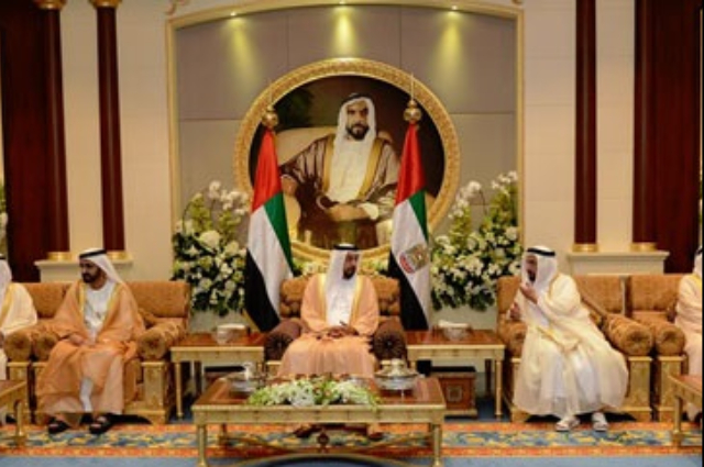 محمد بن راشد يتفقد المبنى رقم 3 بمطار دبي ومبنى "التيرمينال D" 