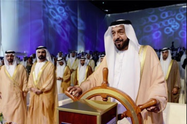 حمدان بن محمد يلتقي ذوي الإعاقة ويشهد سباق الدراجات في "ناس"
