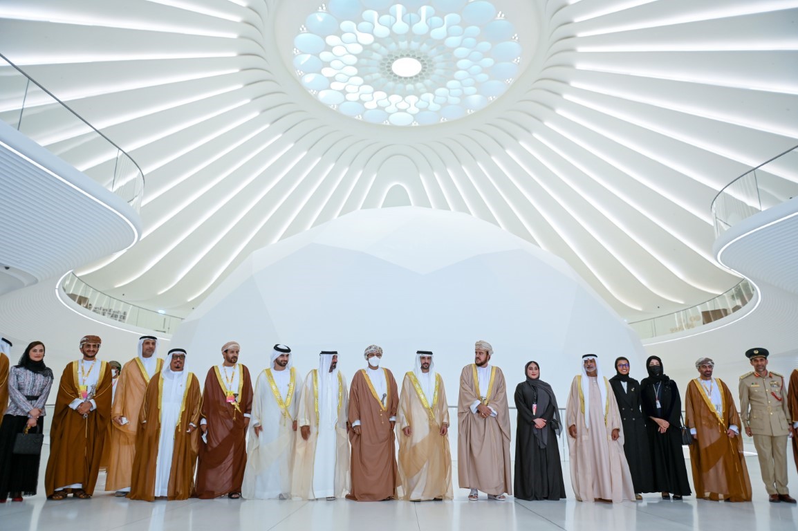 حمدان بن محمد يستقبل الممثل الخاص لسلطان عُمان