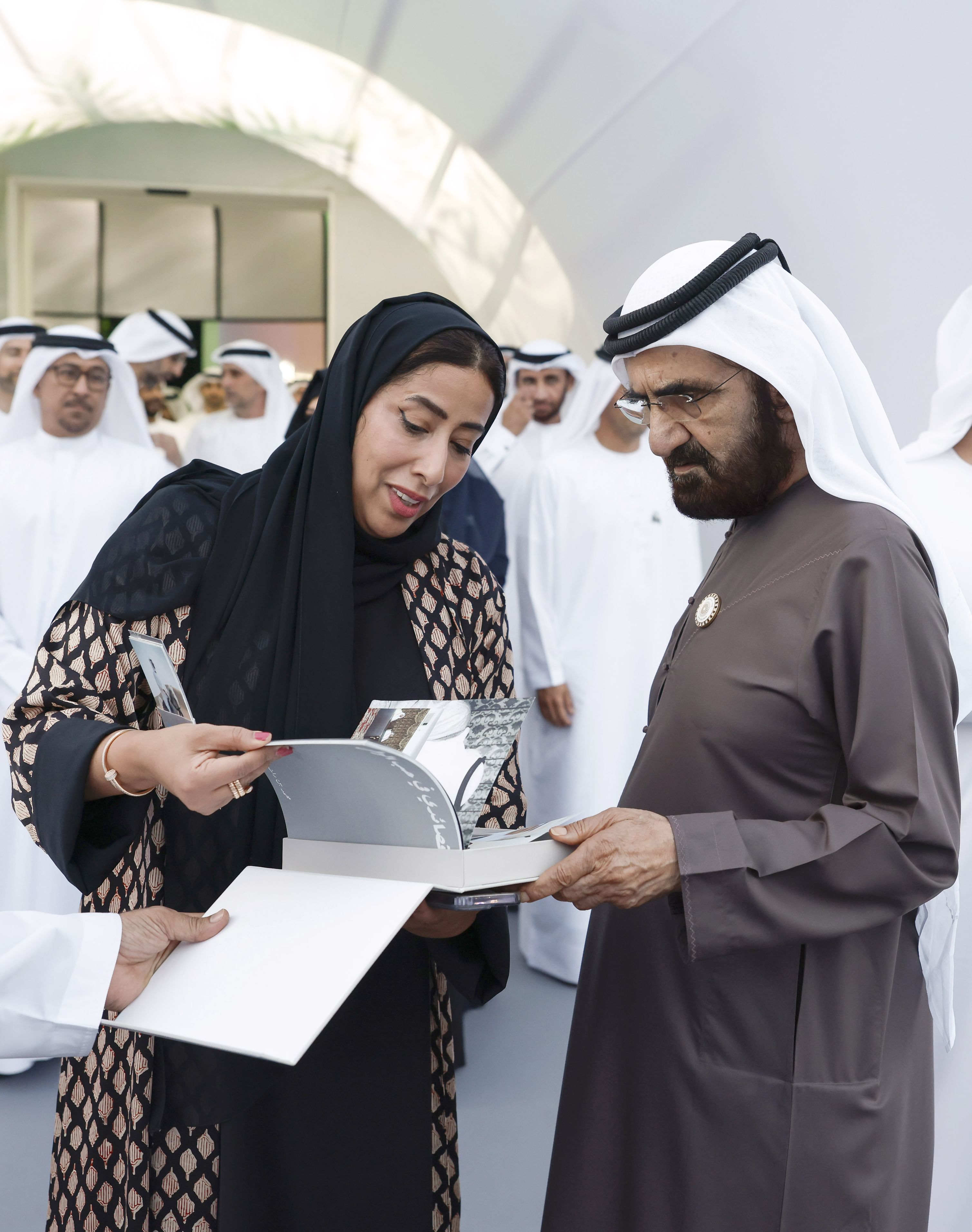 المكتب الإعلامي لحكومة دبي يصدر كتاباً شعرياً لمحمد بن راشد في حب الإمارات