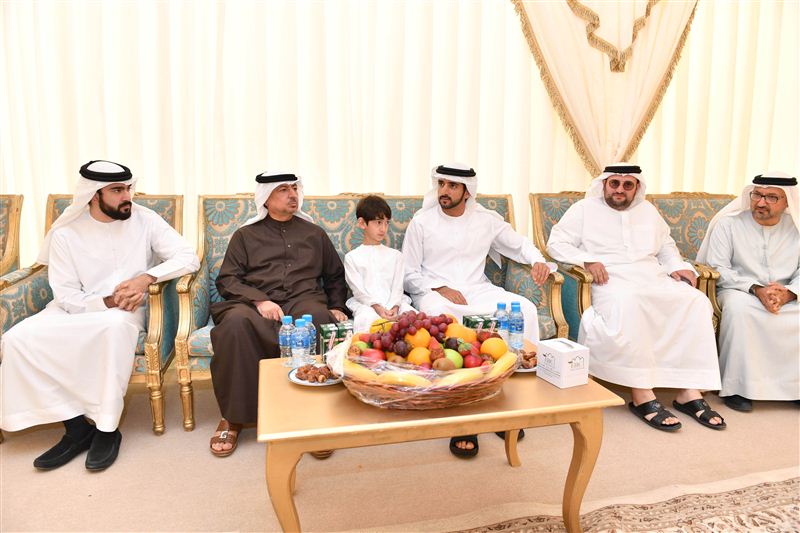 حمدان بن محمد يقدم واجب العزاء في شهداء الواجب والإنسانية