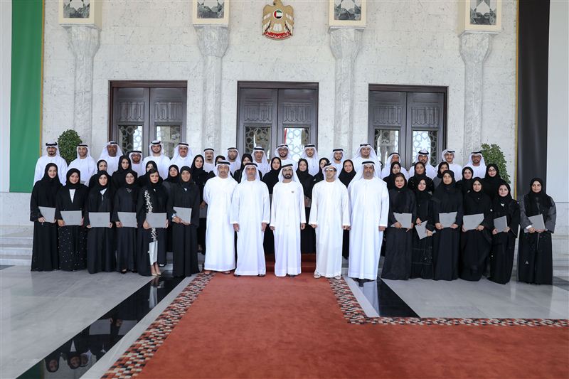 محمد بن راشد يكرم خريجي الدفعة الأولى لبرنامج استشراف المستقبل