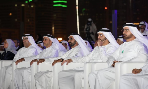 محمد بن راشد يشهد حفل "الابتكارات الحكومية" ويكرم الفائزين بمسابقة "أفكاري" 