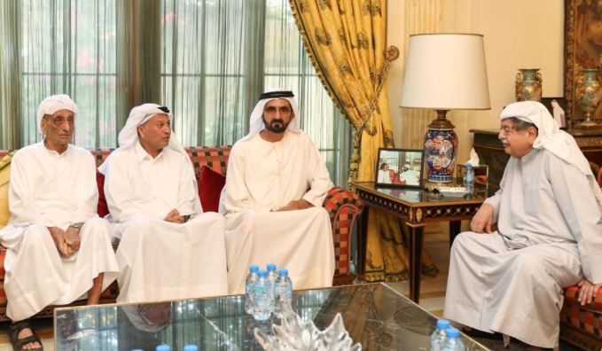محمد بن راشد يقدم واجب العزاء بوفاة عبدالله محمد صالح