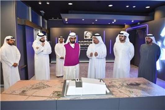 محمد بن راشد يزور بلدية دبي ويطَّلِع على مشاريعها وسير العمل فيها 