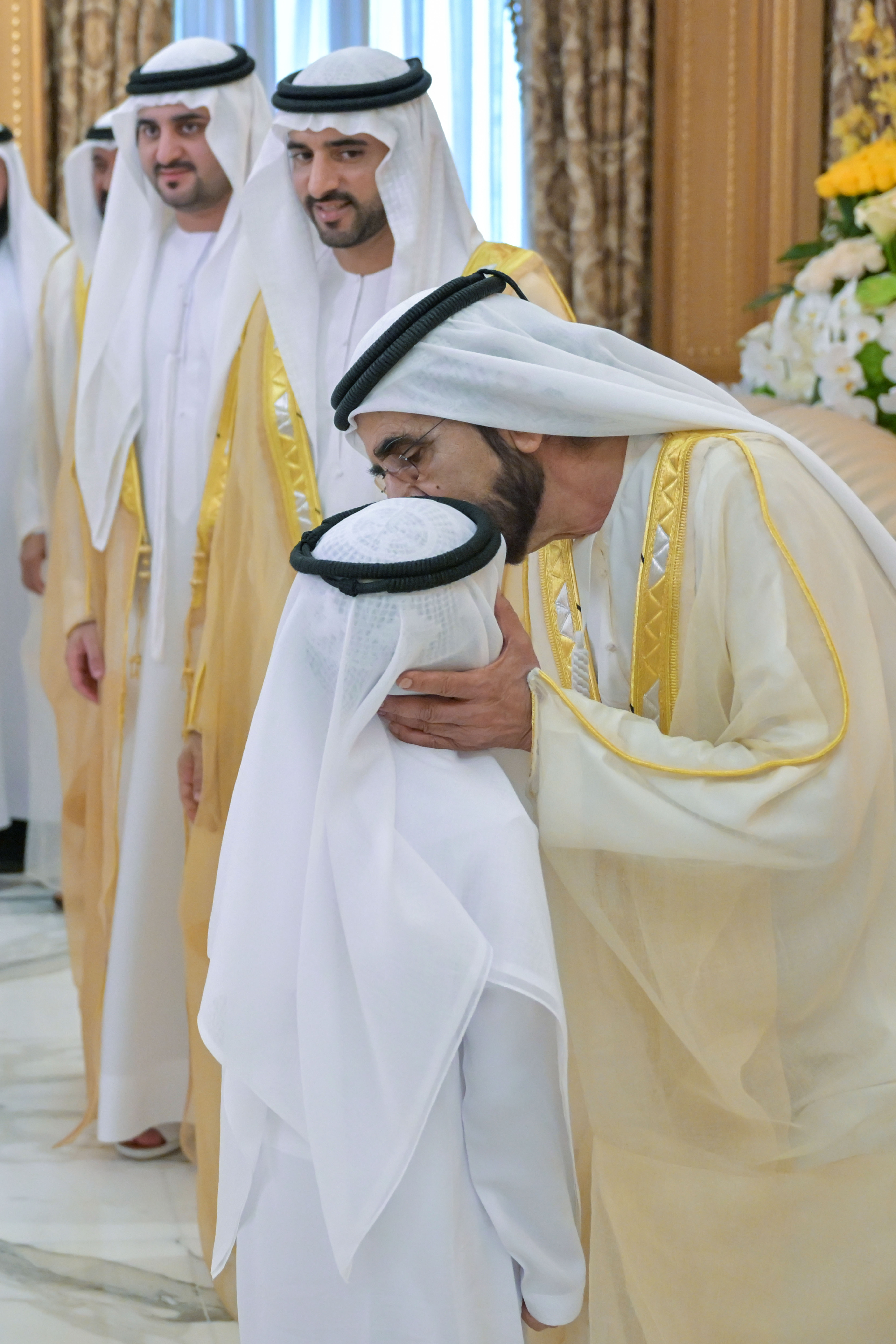محمد بن راشد يستقبل جموع المهنئين بعيد الفطر السعيد