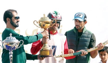 محمد بن راشد يتوجه إلى شرم الشيخ 