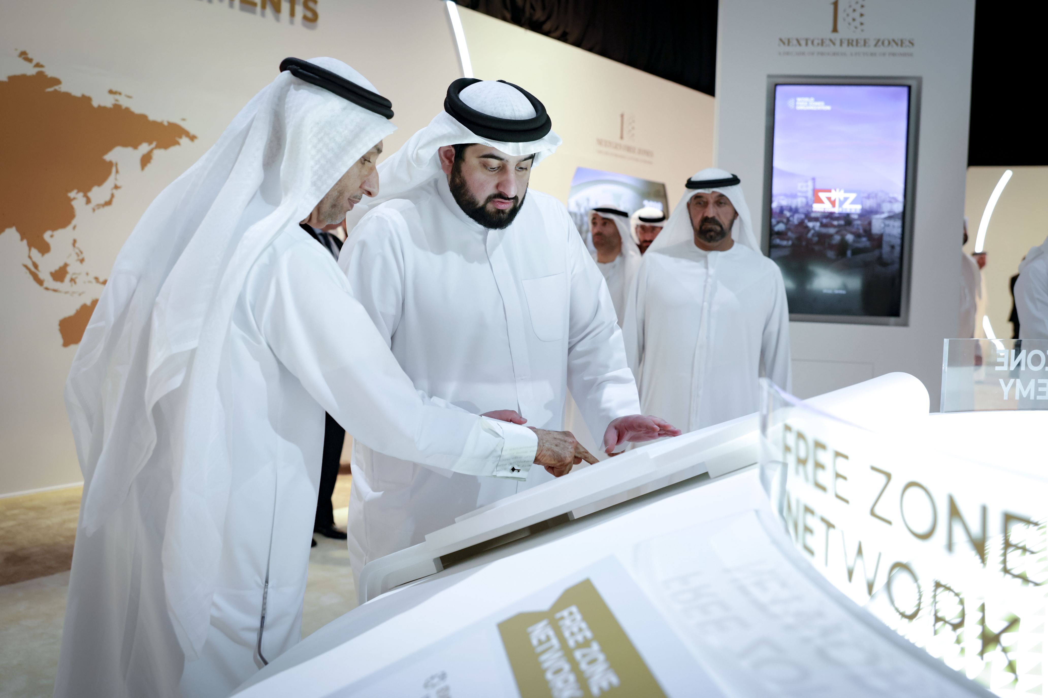 أحمد بن محمد يشهد افتتاح الدورة العاشرة للمؤتمر والمعرض العالمي للمناطق الحرة