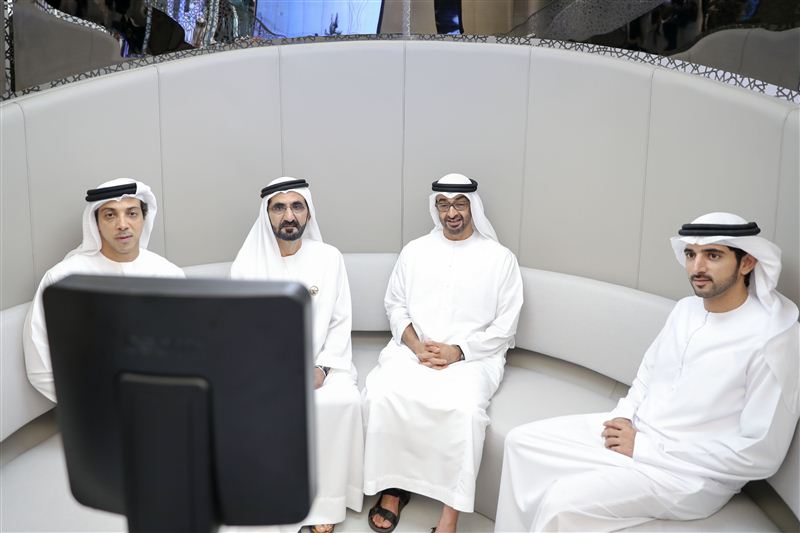 محمد بن راشد ومحمد بن زايد يزوران المسرعات الحكومية والمركز النموذجي للخدمات الحكومية